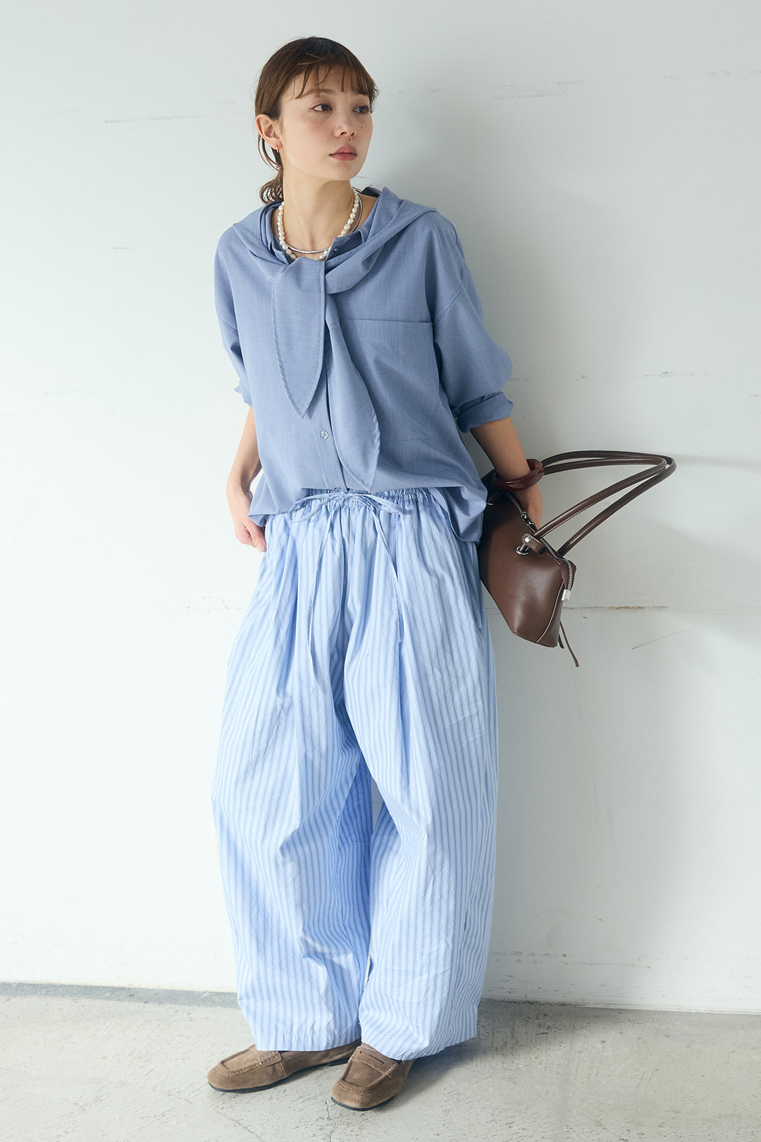 [SET]無地タイ付フーディーBIGシャツ+ランダムストライプタックギャザーパンツ(2set)