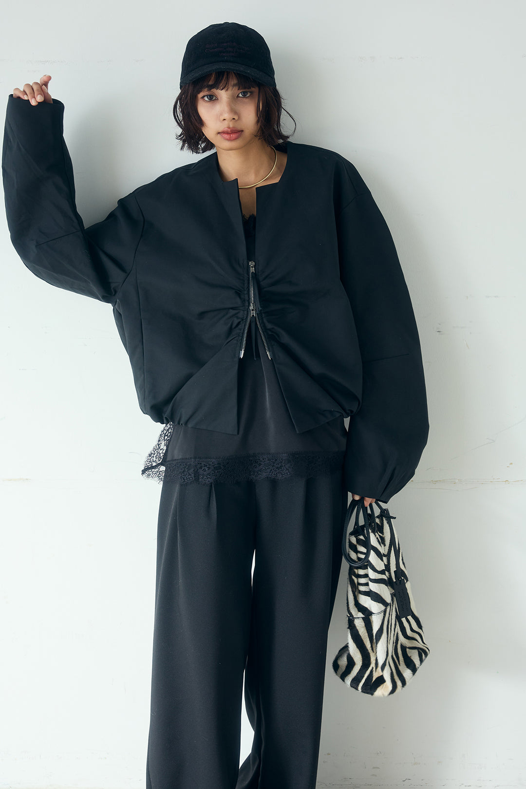 [SET]ノーカラーフロントギャザージップアウター+斜めボタンタック入りスラックス(2set)