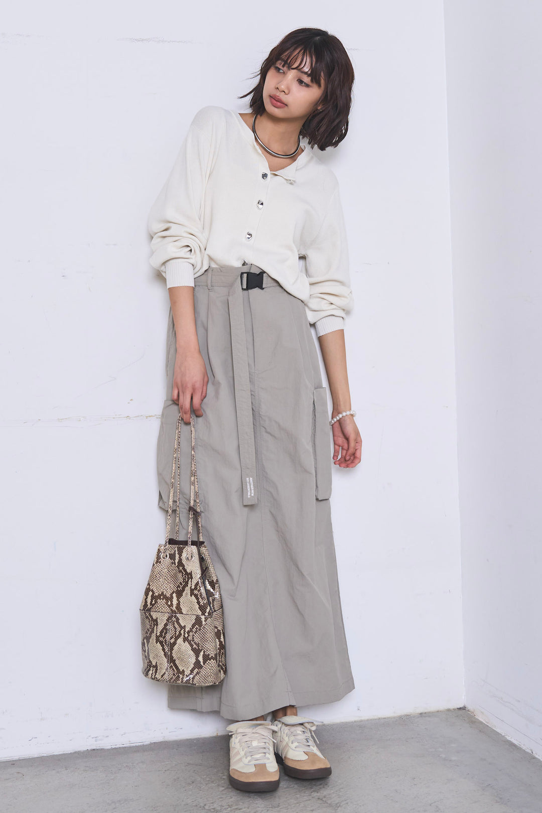 [SET]リサイクルポリニュアンス釦カーデ+撥水加工ナイロンスカート(2set)