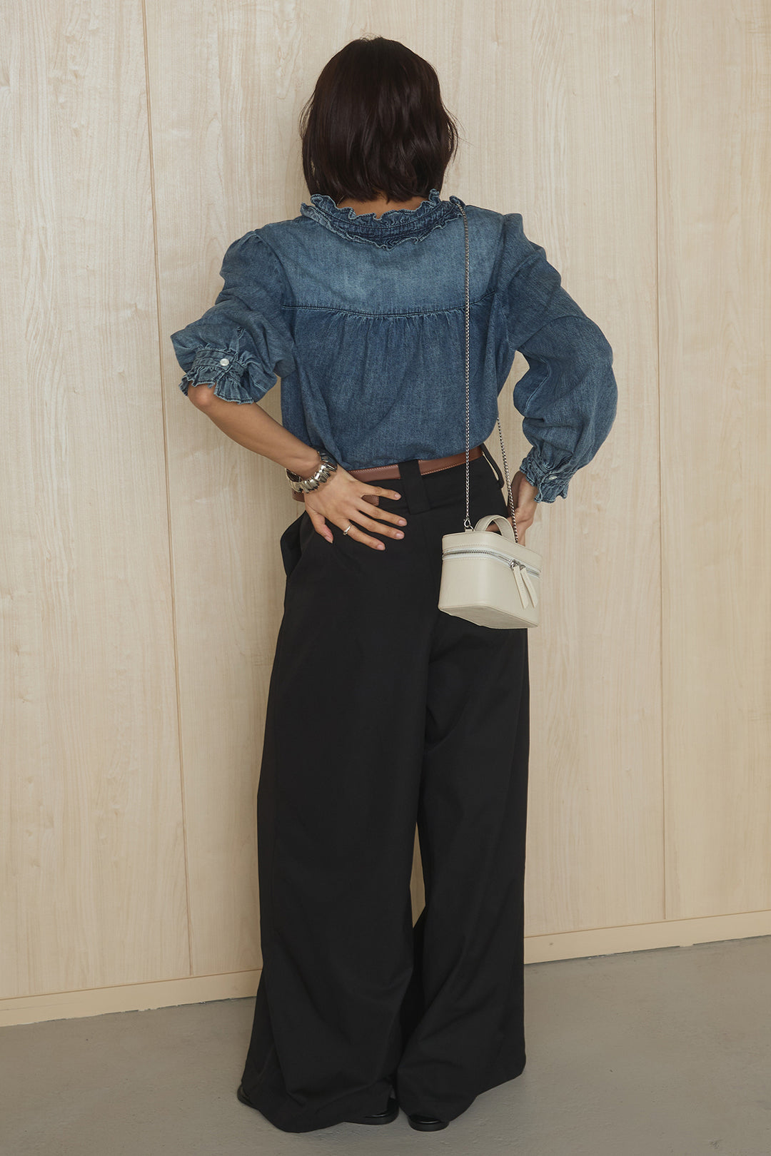 [SET]Vネックデニムフリルトップス+ベルトループデザインハイウエストタックパンツ(2set)