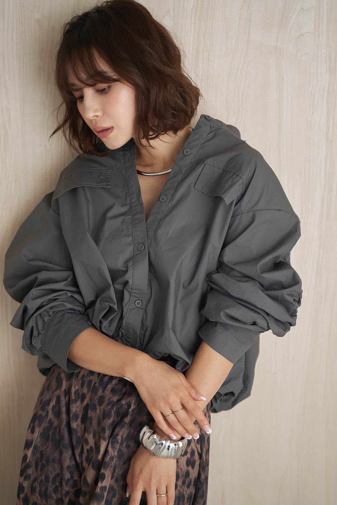 [SET]ノーカラーポケットシャツ+太ベルト付きレオパード柄ワイドパンツ(2set)