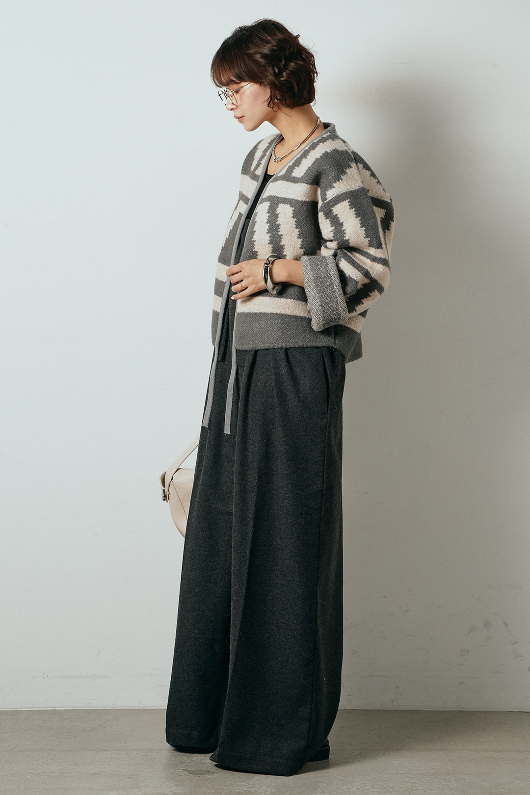 [SET]ノーカラー幾何学模様アウター+ウール混フランネルワイドサロペット(2set)