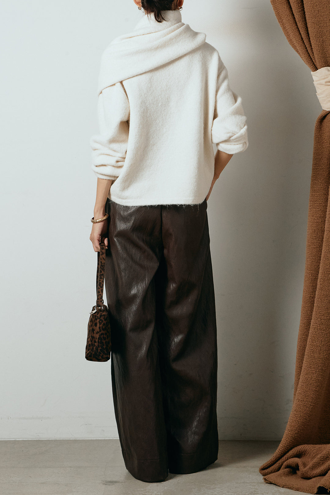 [SET]ネック巻きデザインニットトップス+ベルト付きレザーライクタックパンツ(2set)