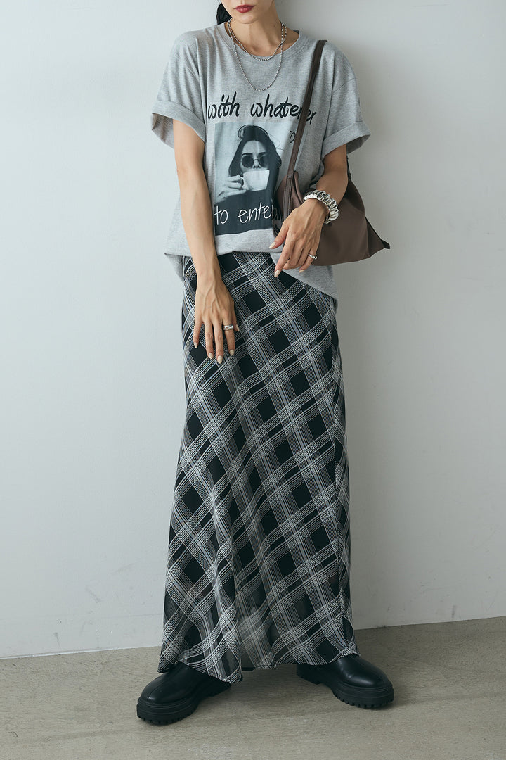 [SET]モノトーンフォトプリントTシャツ+マルチ柄シアースカート(2set)