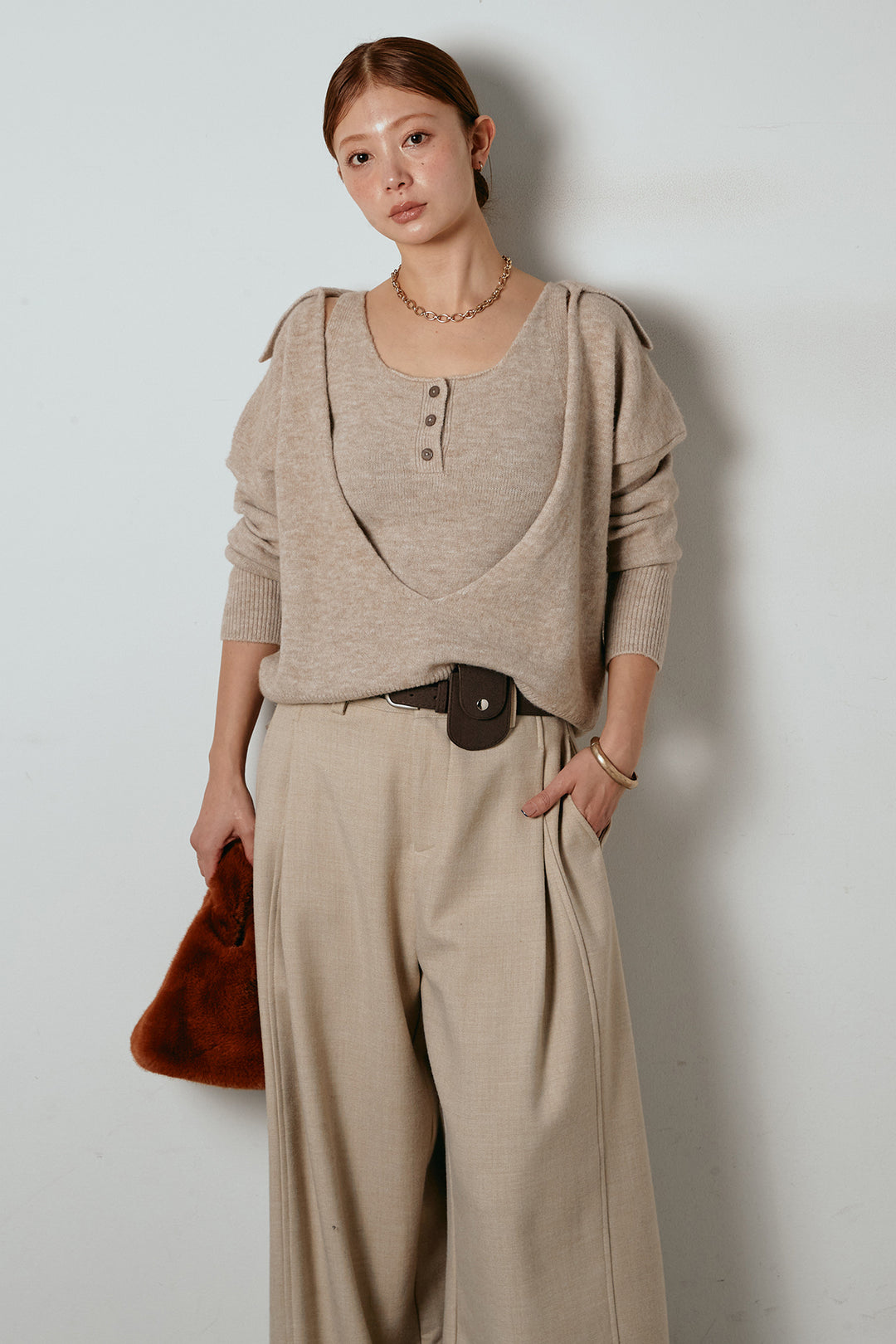 [SET]襟付きレイヤードニットトップス+ポーチベルト付きカーブパンツ(2set)