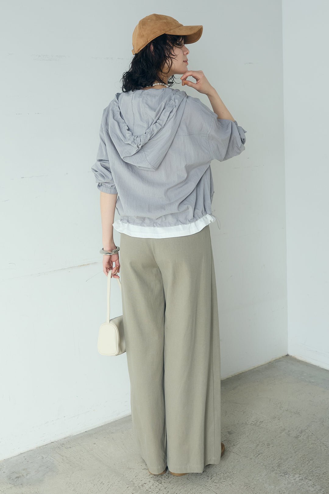 [SET]レイヤードデザインフーディートップス+サイド調整ベルトタックパンツ(2set)