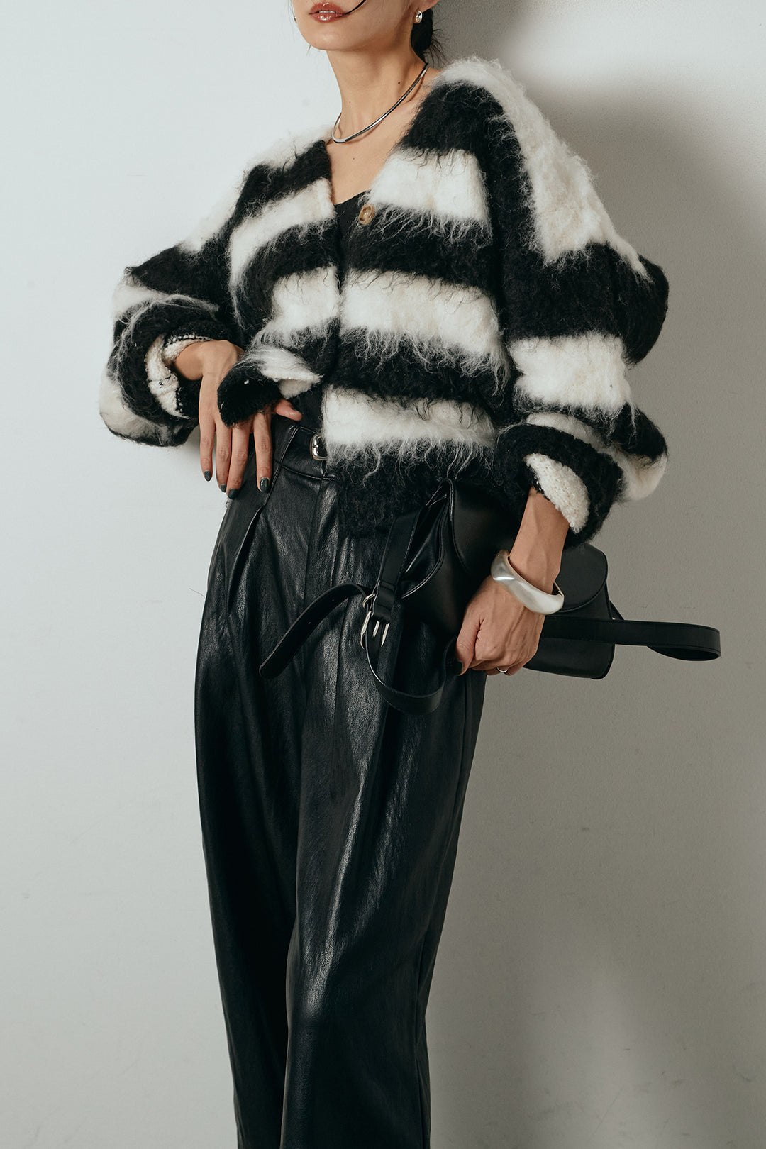 [SET]シャギーボーダー柄ニットカーディガン+ベルト付きレザーライクタックパンツ(2set)