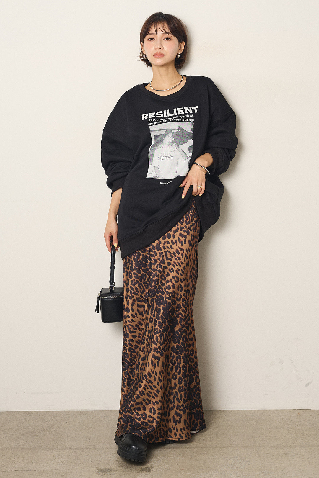 [SET]モノトーンプリントスウェット+レオパード柄サテンスカート(2set)