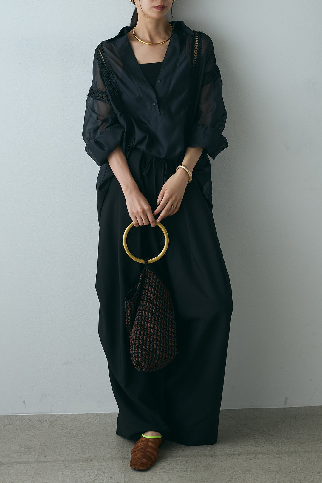 [SET]襟付き深Vネック刺繍シアーシャツ+ランダムタック入りワイドパンツ(2set)