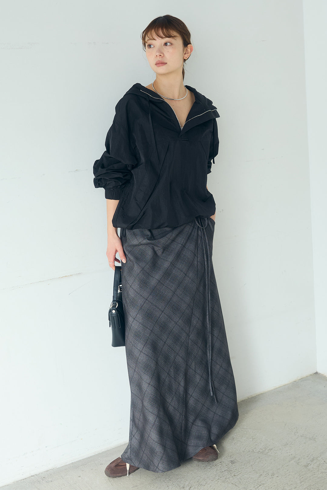 [SET]ナイロンフーディーブルゾンアウター+タータンチェック柄フロントデザインスカート(2set)