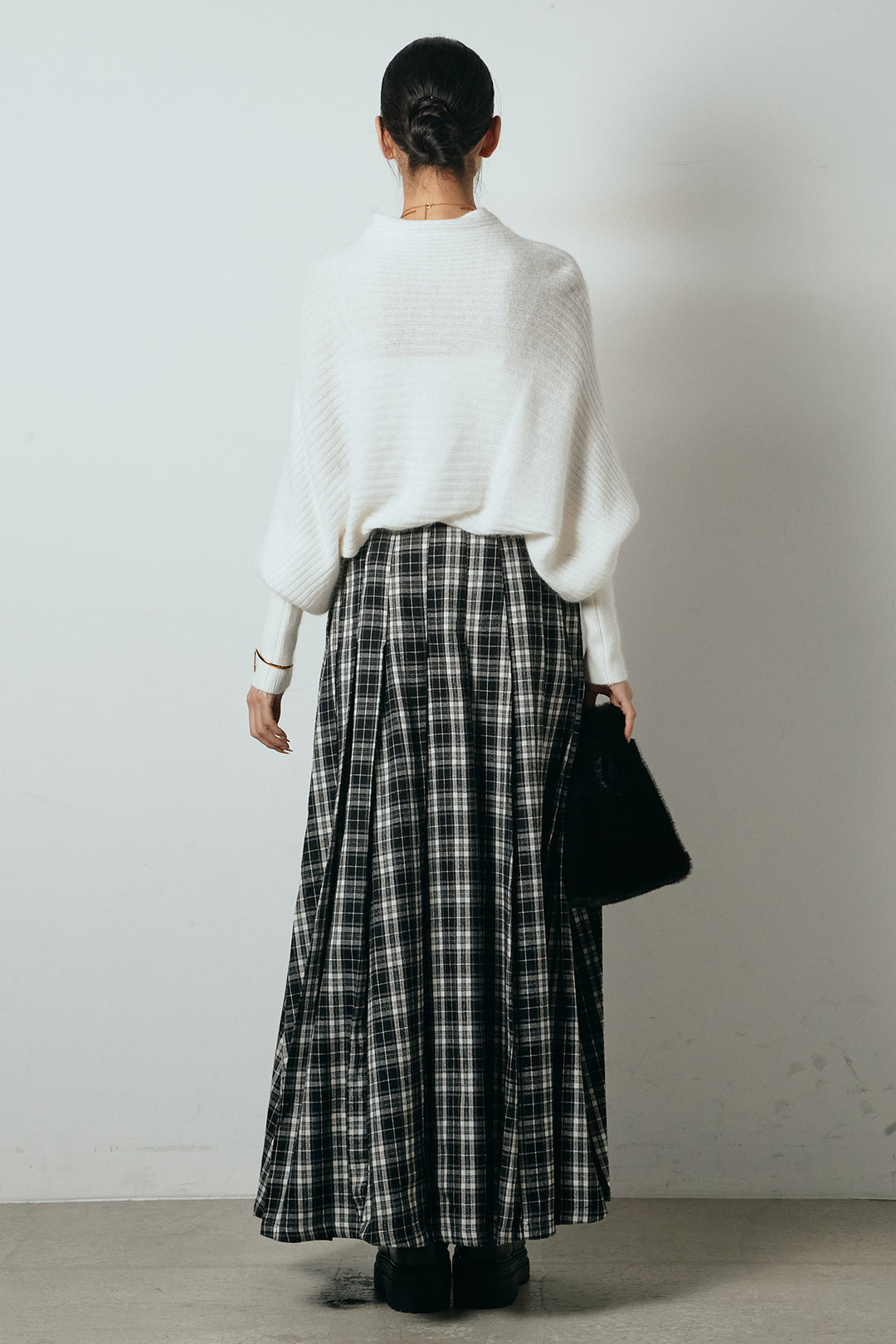 [SET]ポンチョシルエット透かしニットトップス+ベルト付きタータンチェックプリーツスカート(2set)