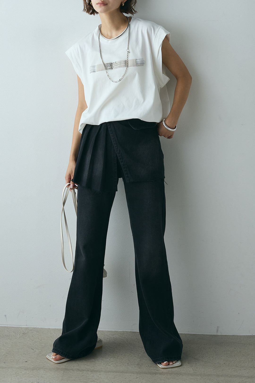 [SET]英字デザインノースリーブTシャツ+レイヤードデニムパンツ(2set)