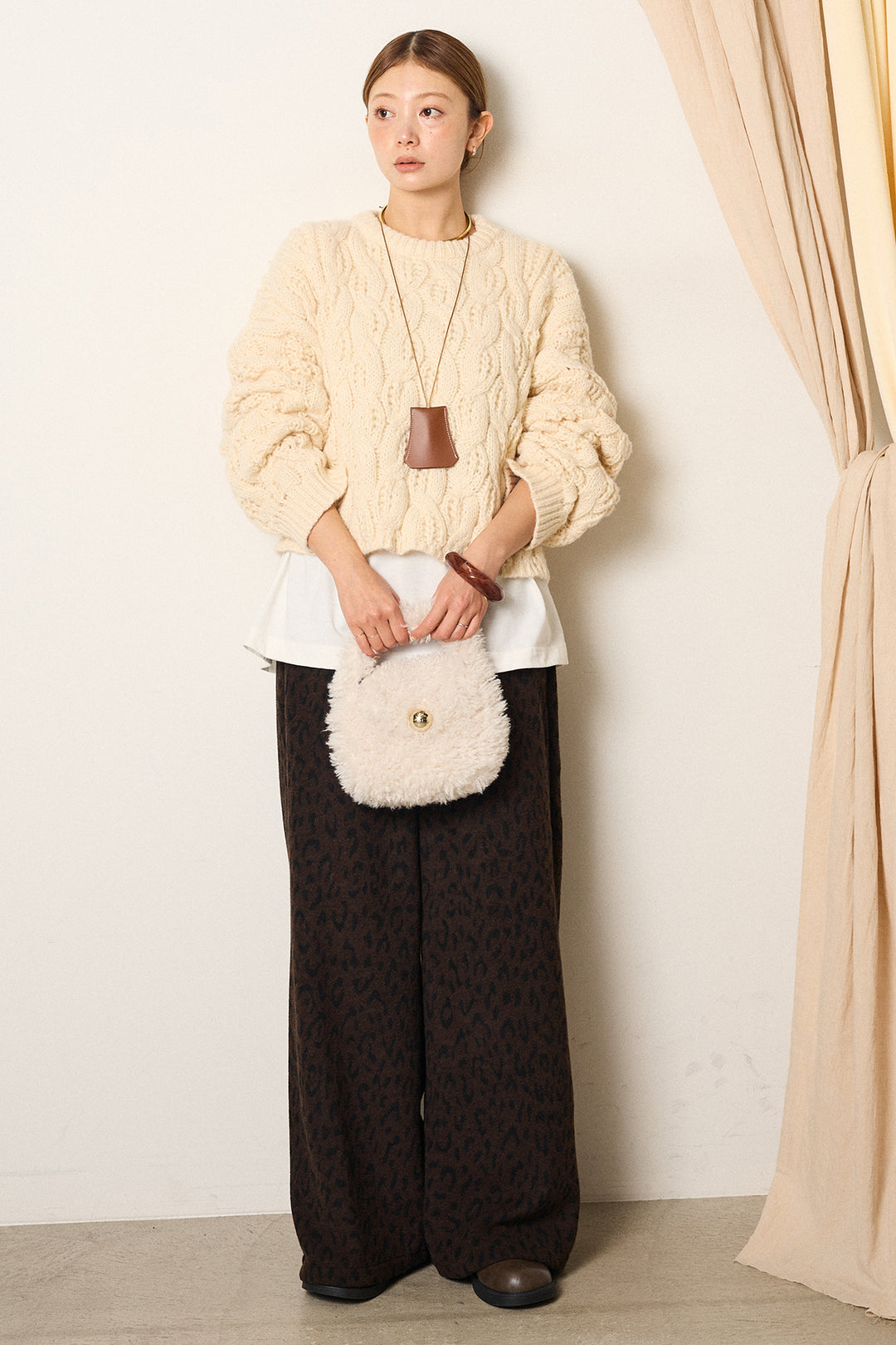 [SET]ケーブルリラックスショートニット+箔プリントBIGシルエットロングスリーブTシャツ+レオパードジャガードニットパンツ(3set)