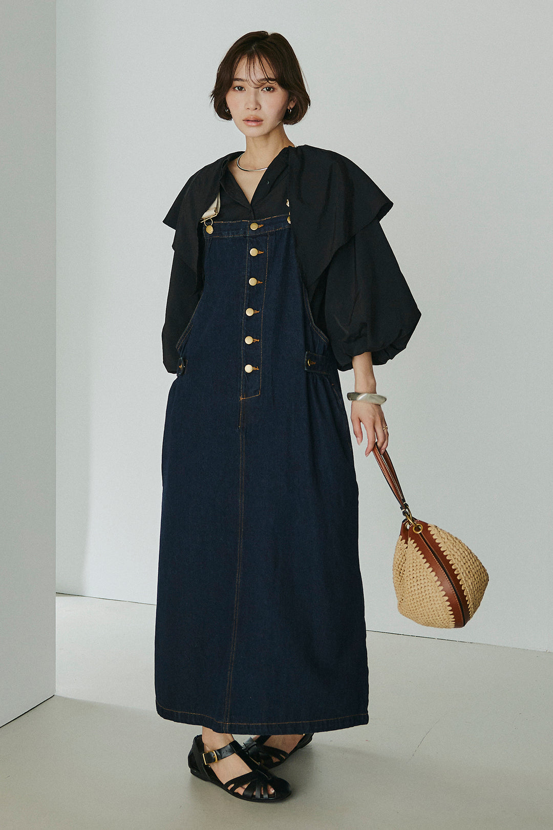 [SET]ケープカラーナイロンブラウス+配色ショルダーデニムサロペットスカート(2set)