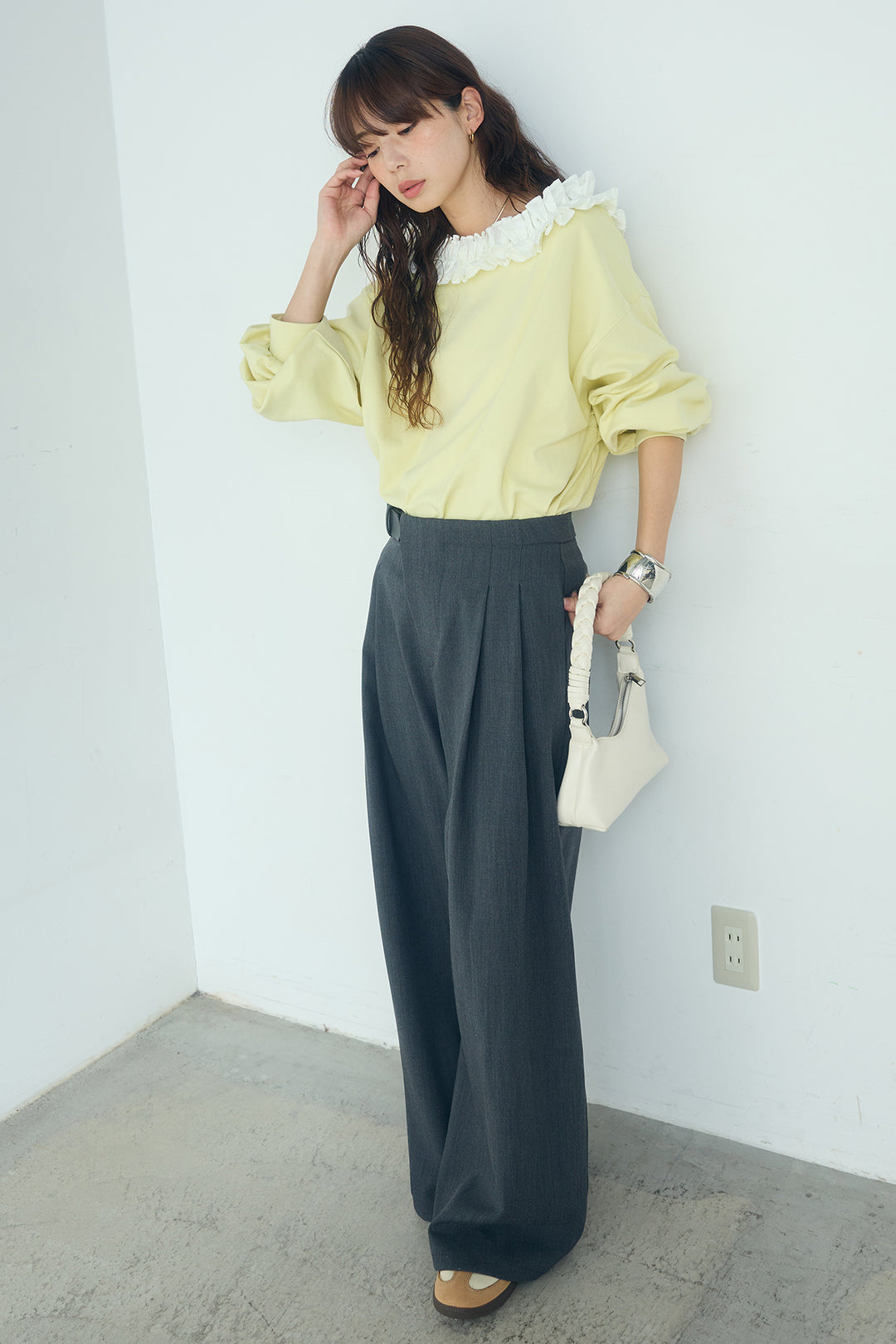 [SET]ネックギャザーフリルスウェット+サイドベルトタック入りスラックス(2set)