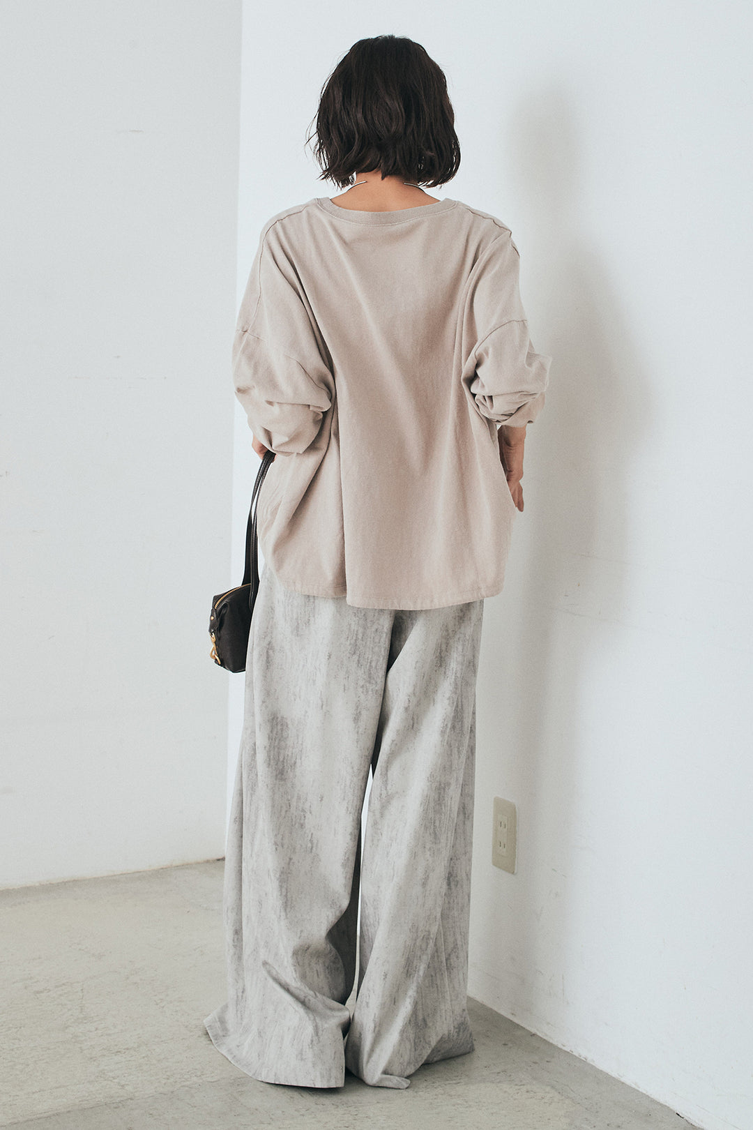 [SET]裾センタードロストロゴプリントワイドTシャツ+紐ベルト付きかすれ柄ワイドスラックス(2set)