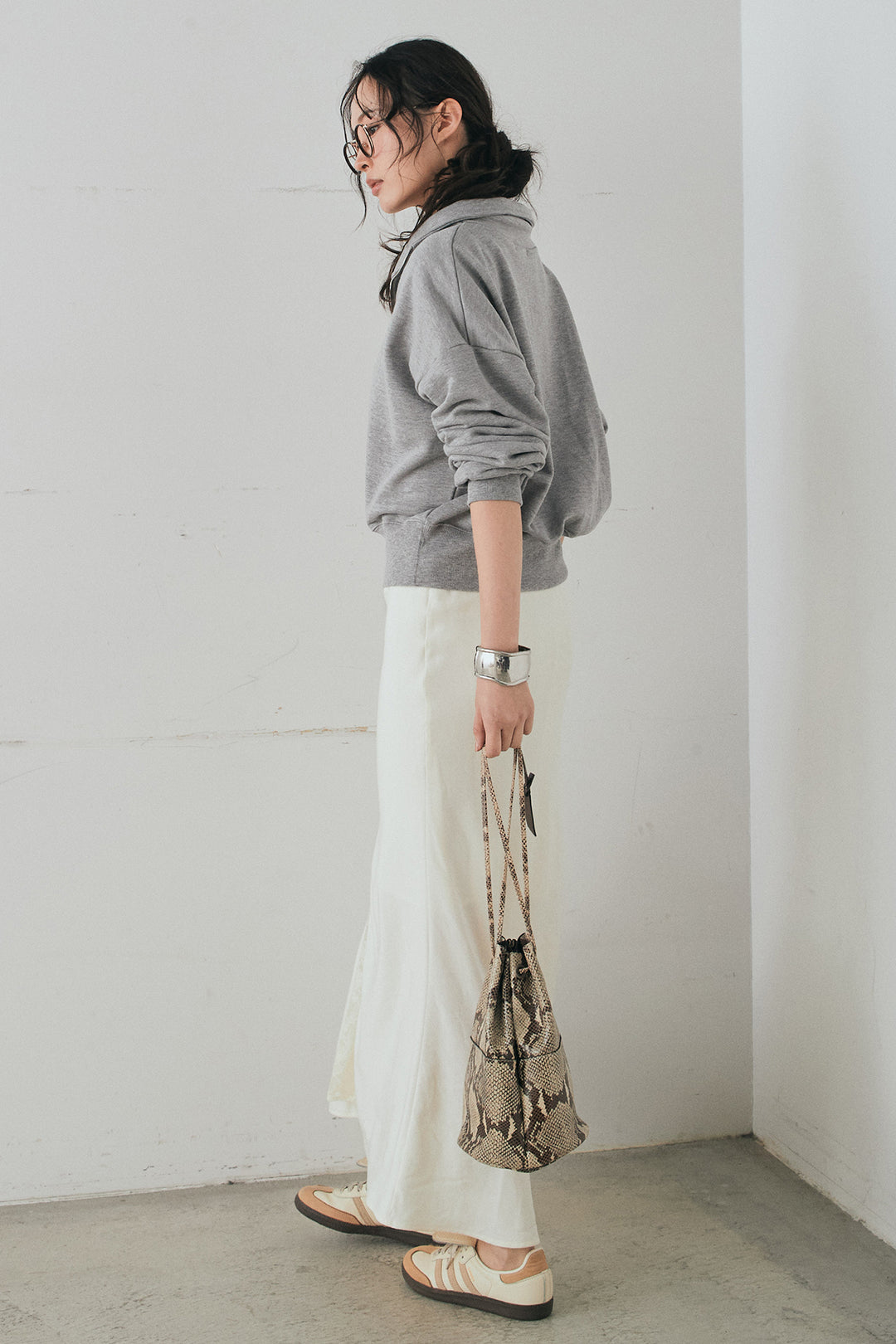 [SET]裏毛ロゴ刺繍ハーフZIPスウェット+刺繍レースデザインサテンスカート(2set)