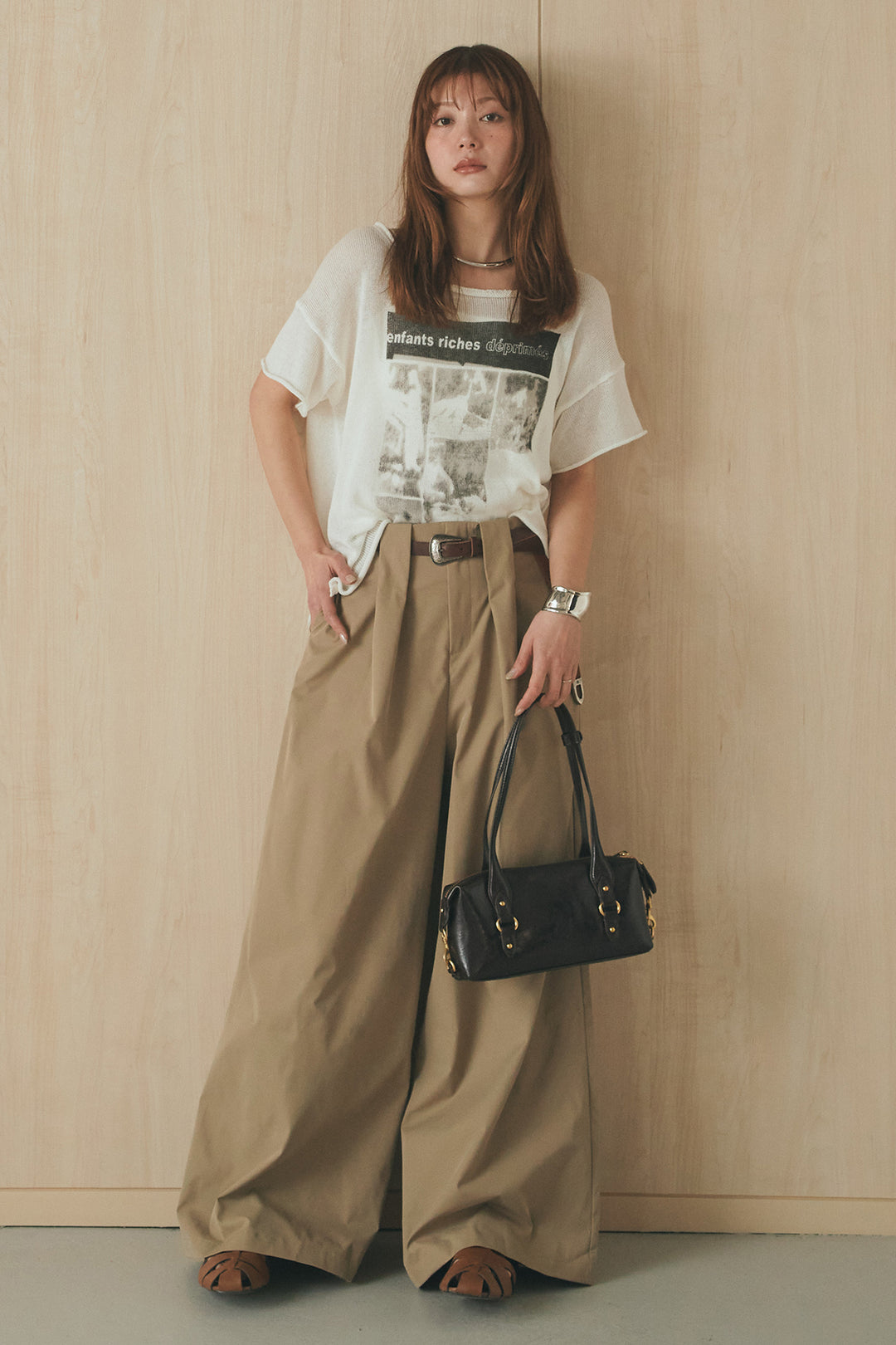 [SET]半袖モノトーングラフィックトップス+ベルトループデザインハイウエストタックパンツ(2set)