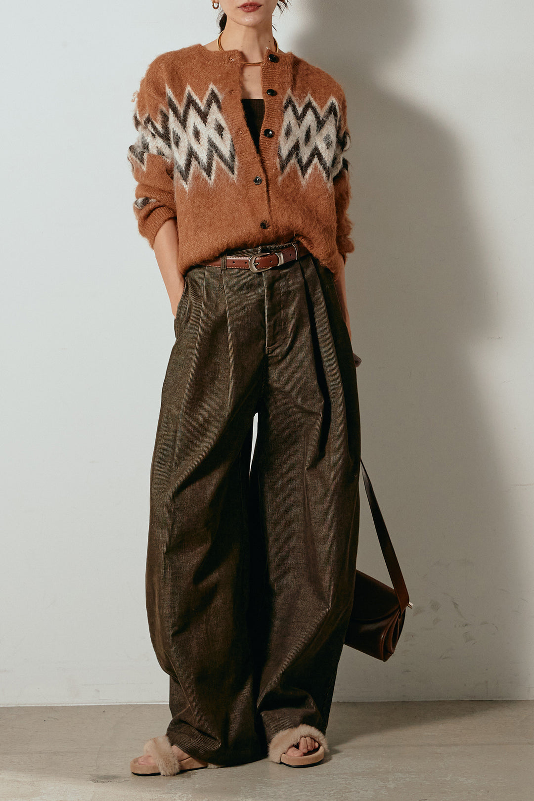 [SET]起毛ノルディック柄ニットカーディガン+フロントタック入りコーデュロイパンツ(2set)