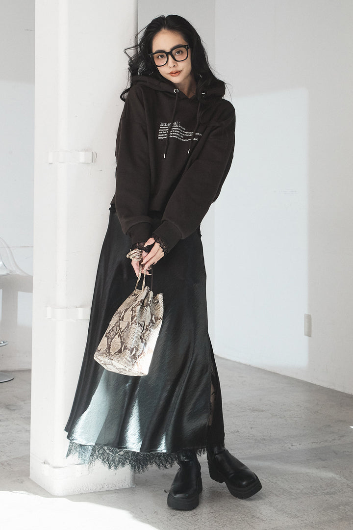 [SET]裏起毛レタリング刺繍フーディショートプルオーバー+ストレッチレースクルーネックインナー+裾レースデザインサテンスカート(3set)