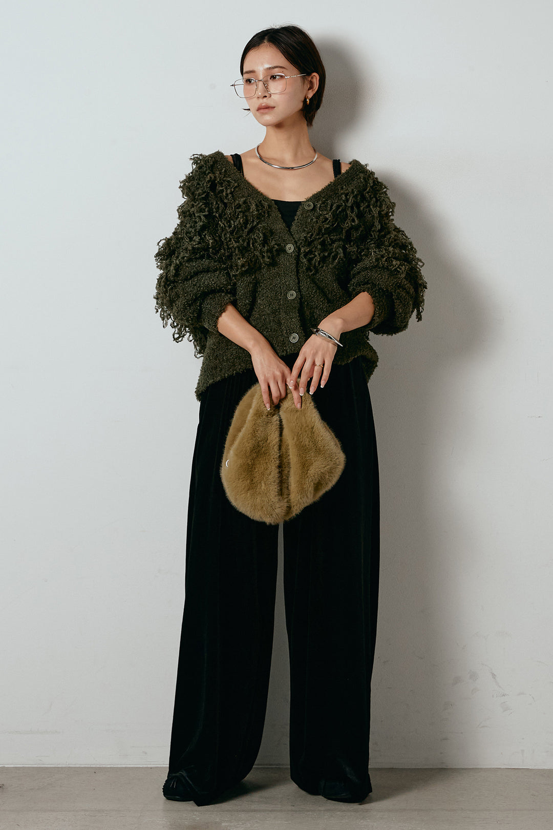 [SET]ループ編みVネックニットカーディガン+ベロアサスペンダー付きパンツ(2set)