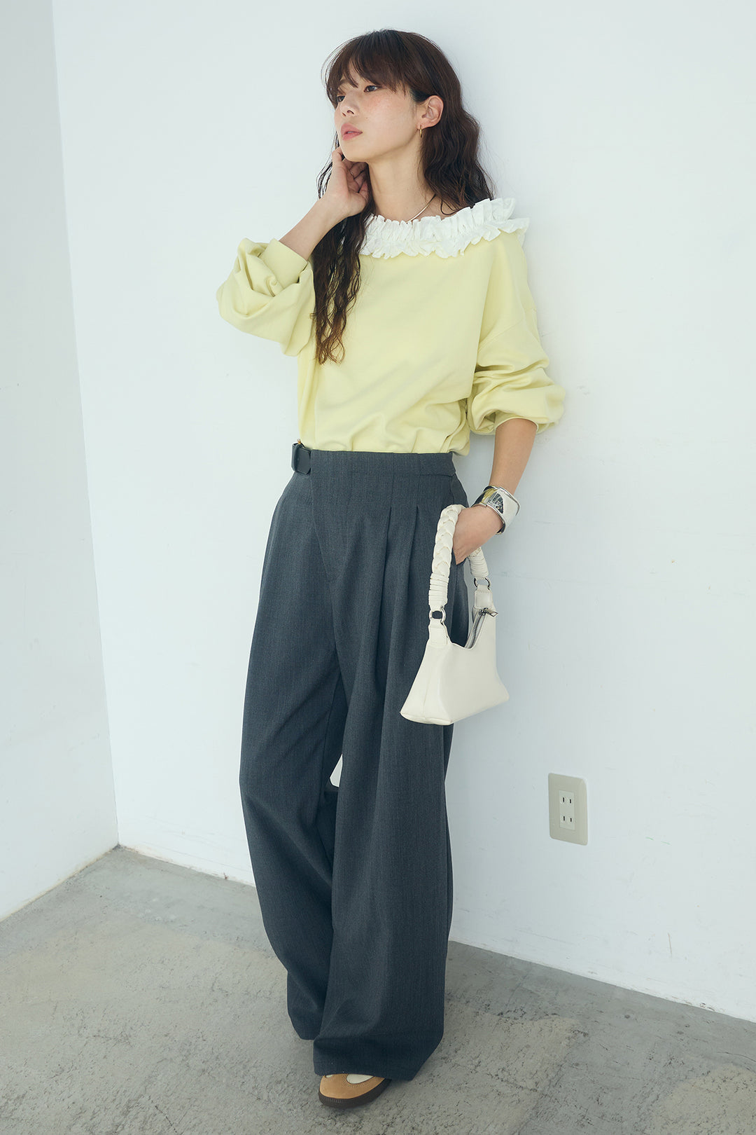 [SET]ネックギャザーフリルスウェット+サイドベルトタック入りスラックス(2set)