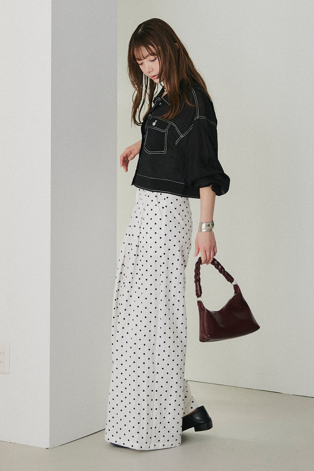 [SET]配色ステッチシアーシャツ+ベルト付きドット柄ワイドパンツ(2set)