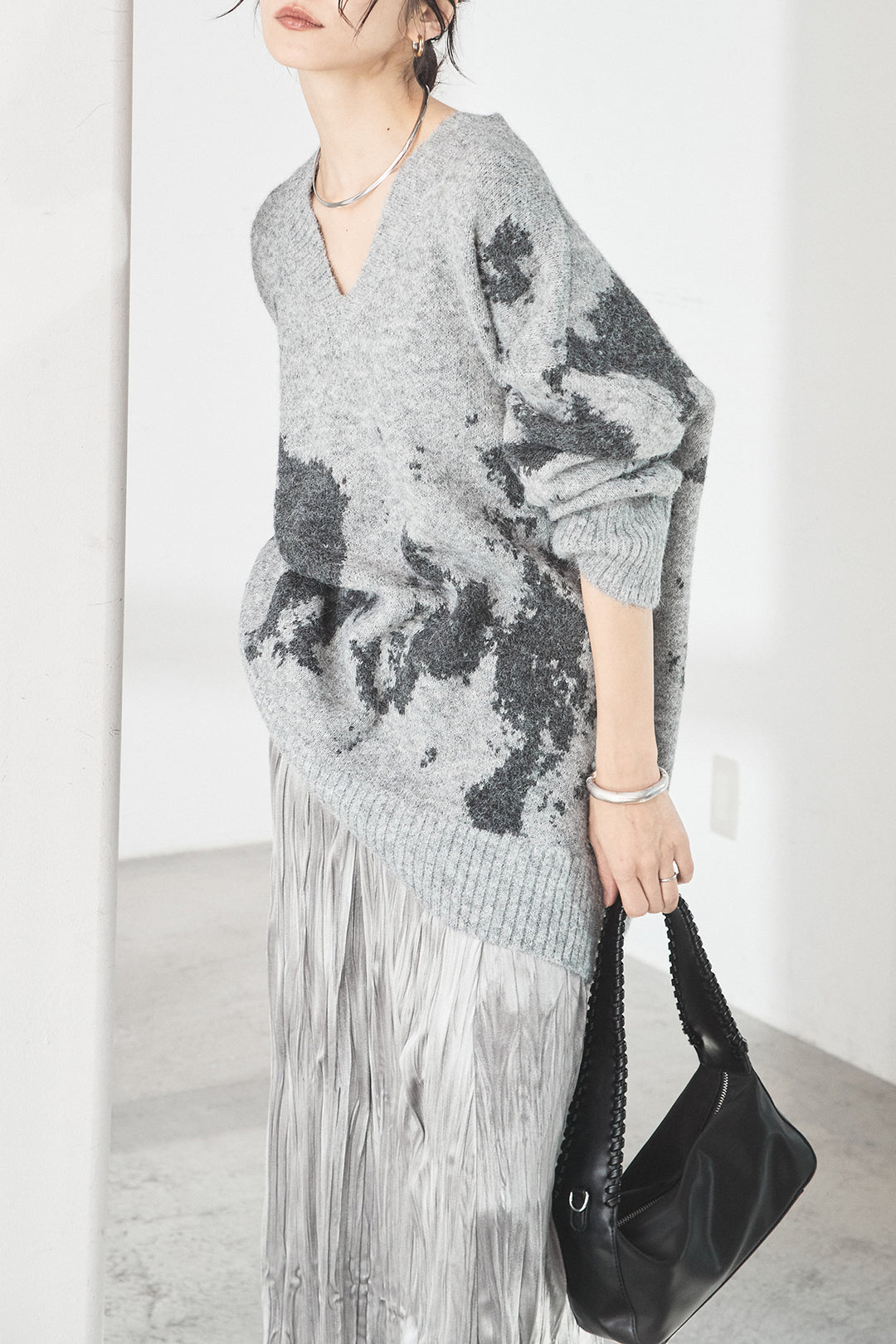 [SET]アブストラクト柄ニットプルオーバー+ベロアロングプリーツスカート(2set)