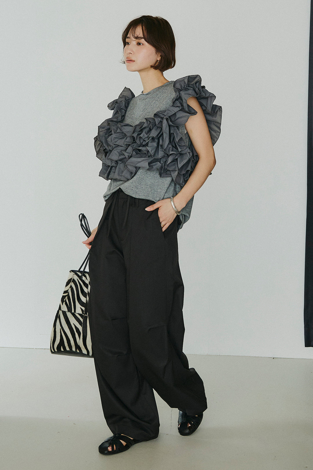 [SET]天竺ナイロンドッキングビスチェ風トップス+ニーサイドタックウエストドロスパンツ(2set)