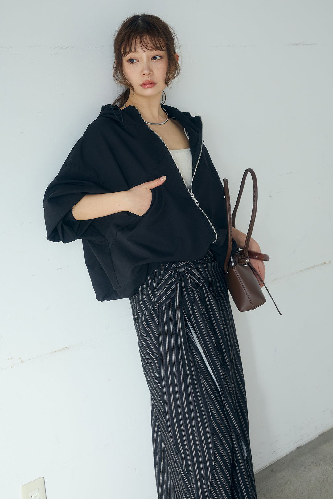 [SET]ネック裾絞りブルゾンアウター+マルチピンストライプ柄巻きスカート(2set)