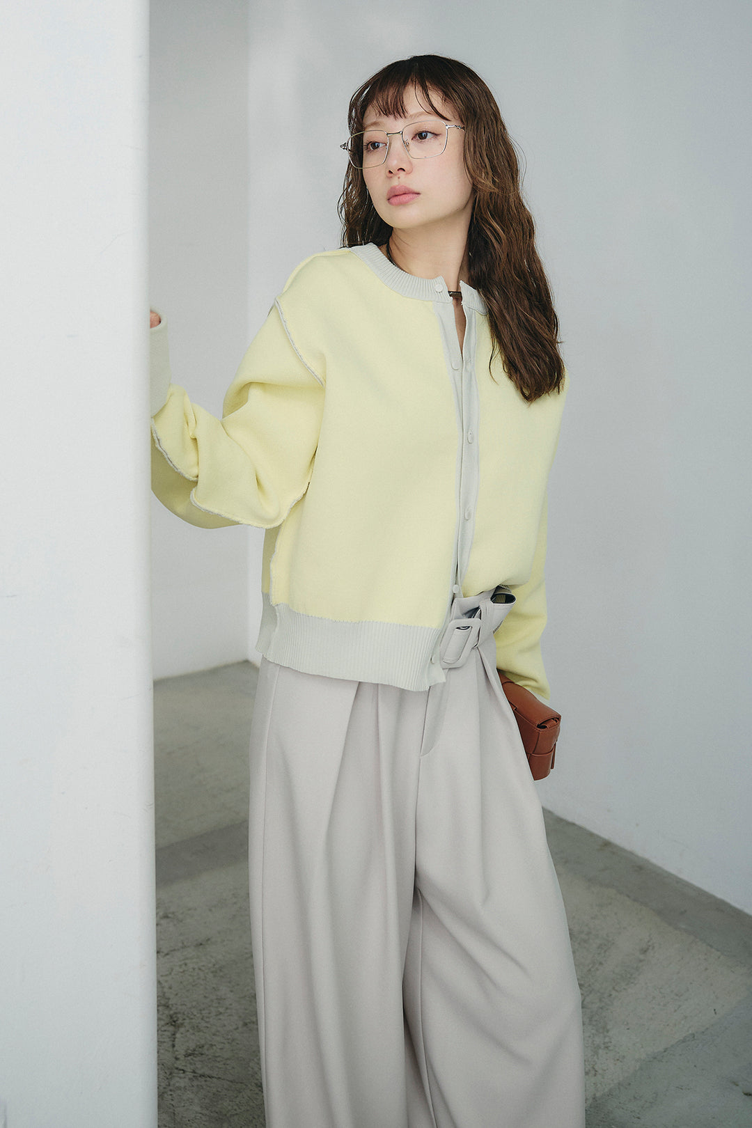 [SET]リバーシブル配色ニットカーディガン+ベルト付きツータックワイドパンツ(2set)