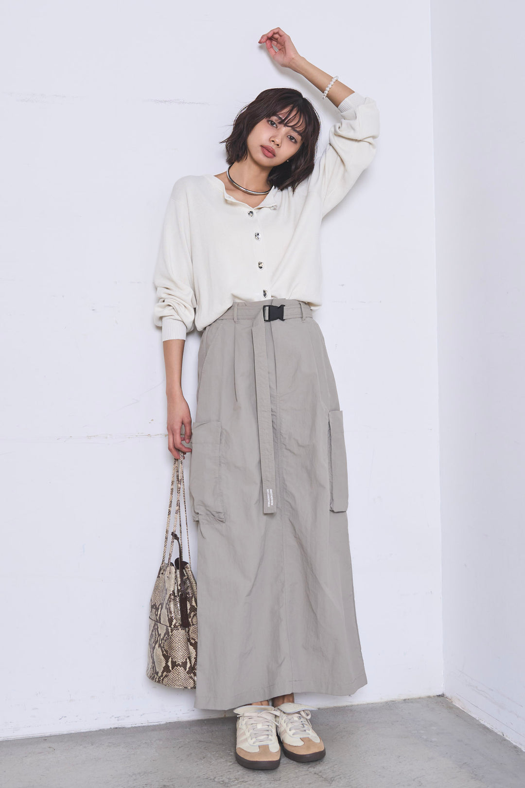 [SET]リサイクルポリニュアンス釦カーデ+撥水加工ナイロンスカート(2set)