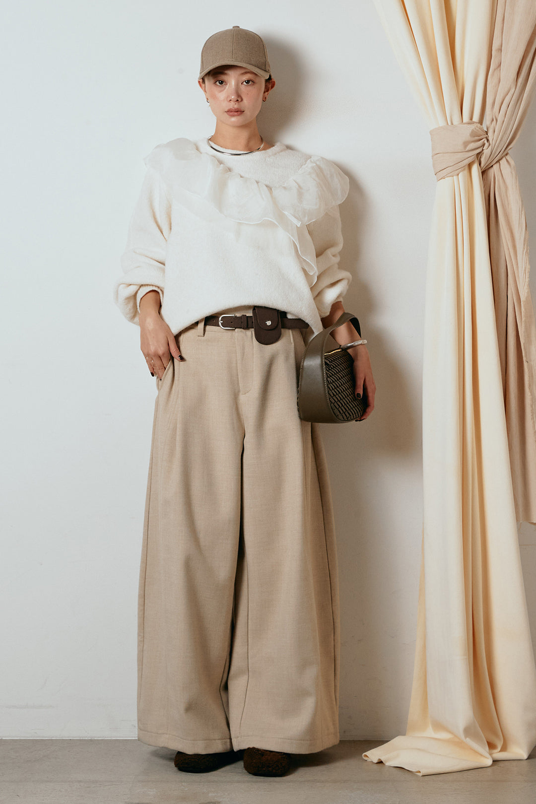 [SET]アシンメトリーフリルニットトップス+ポーチベルト付きカーブパンツ(2set)