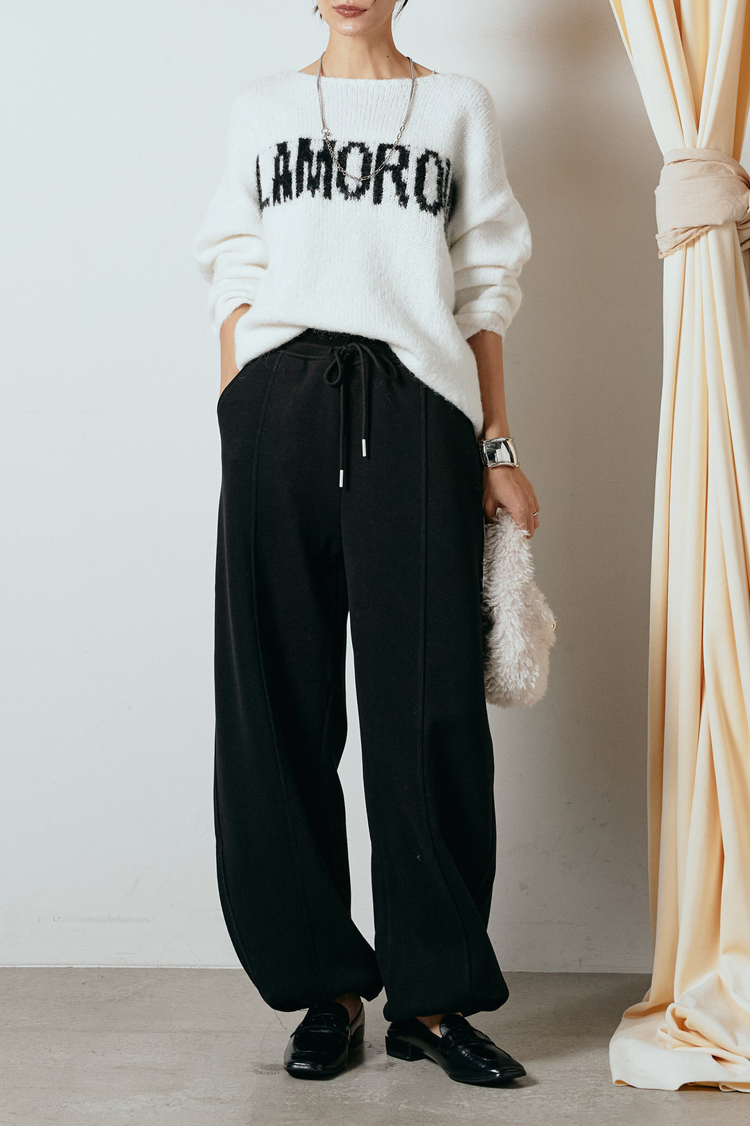 [SET]フロントロゴデザインニットトップス+スウェットワイドカーブパンツ(2set)