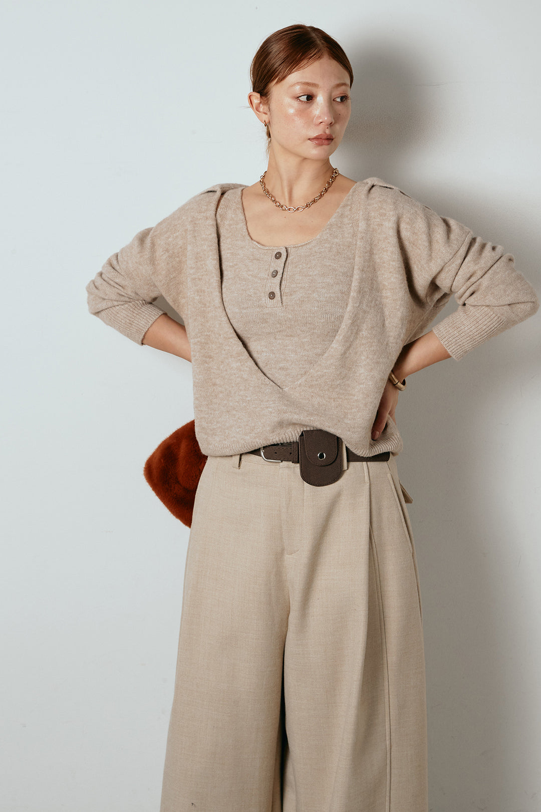 [SET]襟付きレイヤードニットトップス+ポーチベルト付きカーブパンツ(2set)