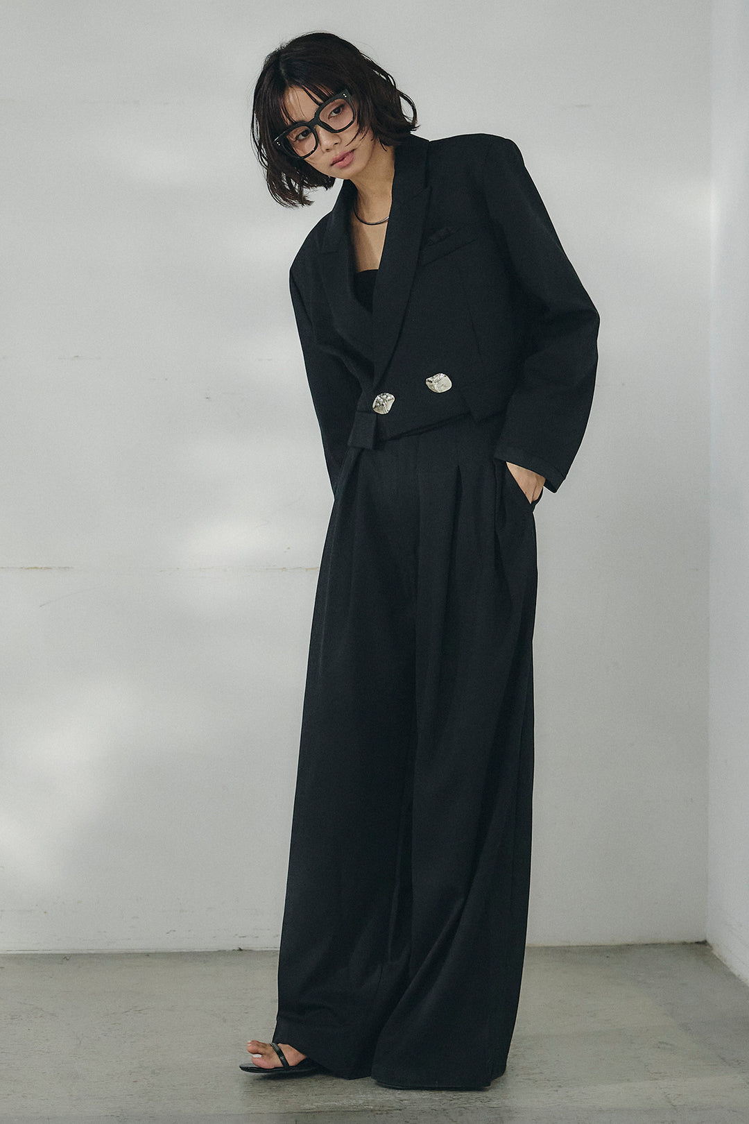 [SET]メタルプレートショート丈ジャケット+メタルプレートタックワイドパンツ(2set)