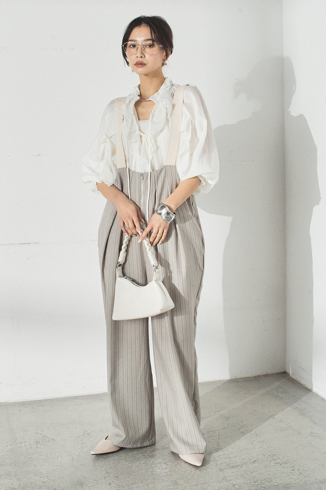 [SET]フロントリボンフリルブラウス+ピンストライプツータックサロペット(2set)