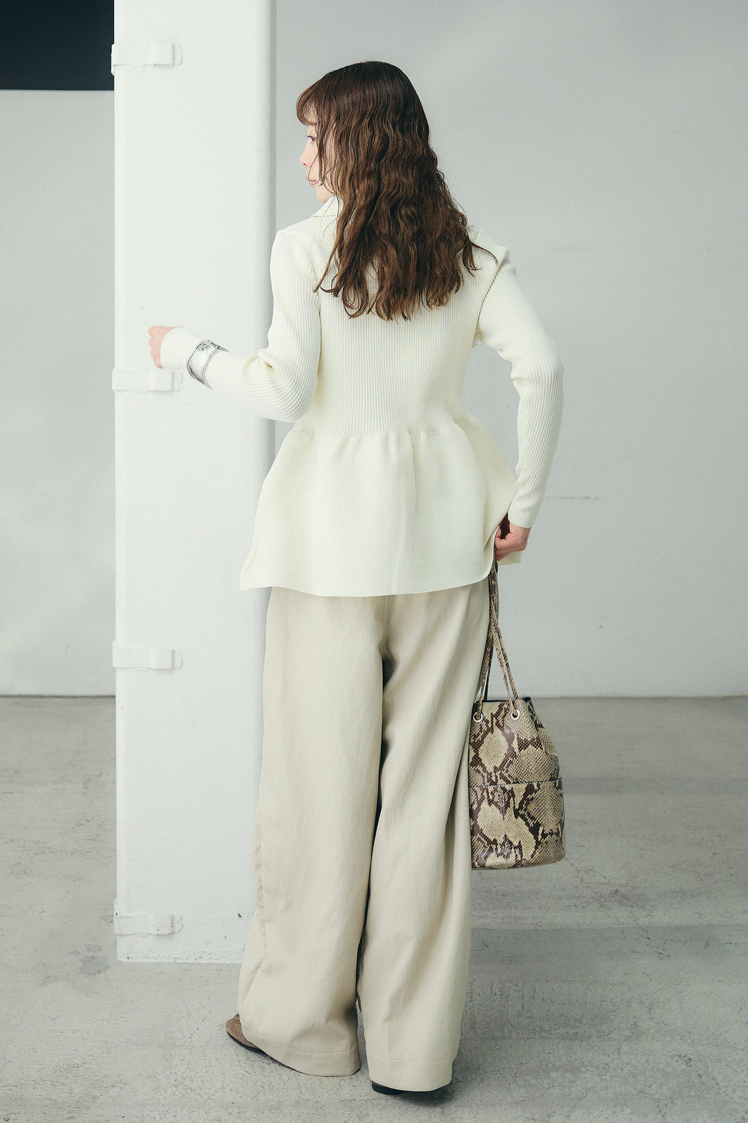 [SET]スキッパーペプラムニット+フェイクレザーカーブワイドパンツ(2set)