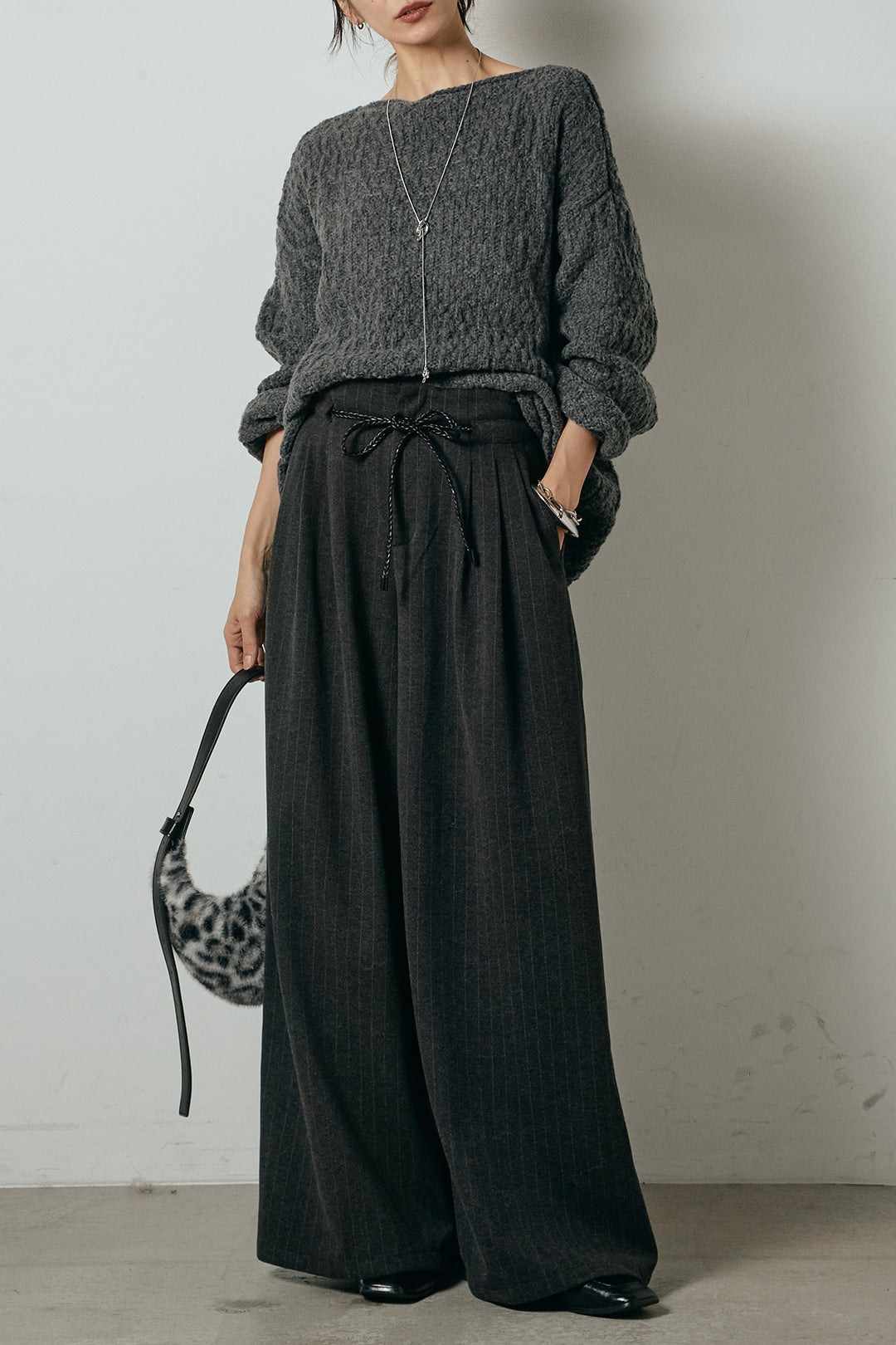 [SET]ボリューム編みニットプルオーバー+編みベルト付きピンストライプワイドパンツ(2set)