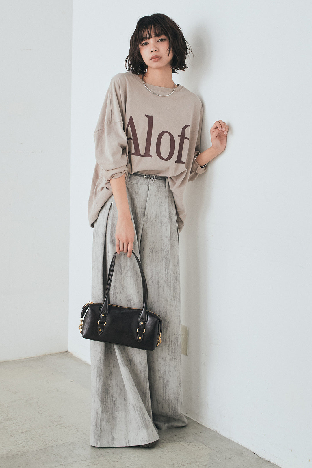 [SET]裾センタードロストロゴプリントワイドTシャツ+紐ベルト付きかすれ柄ワイドスラックス(2set)