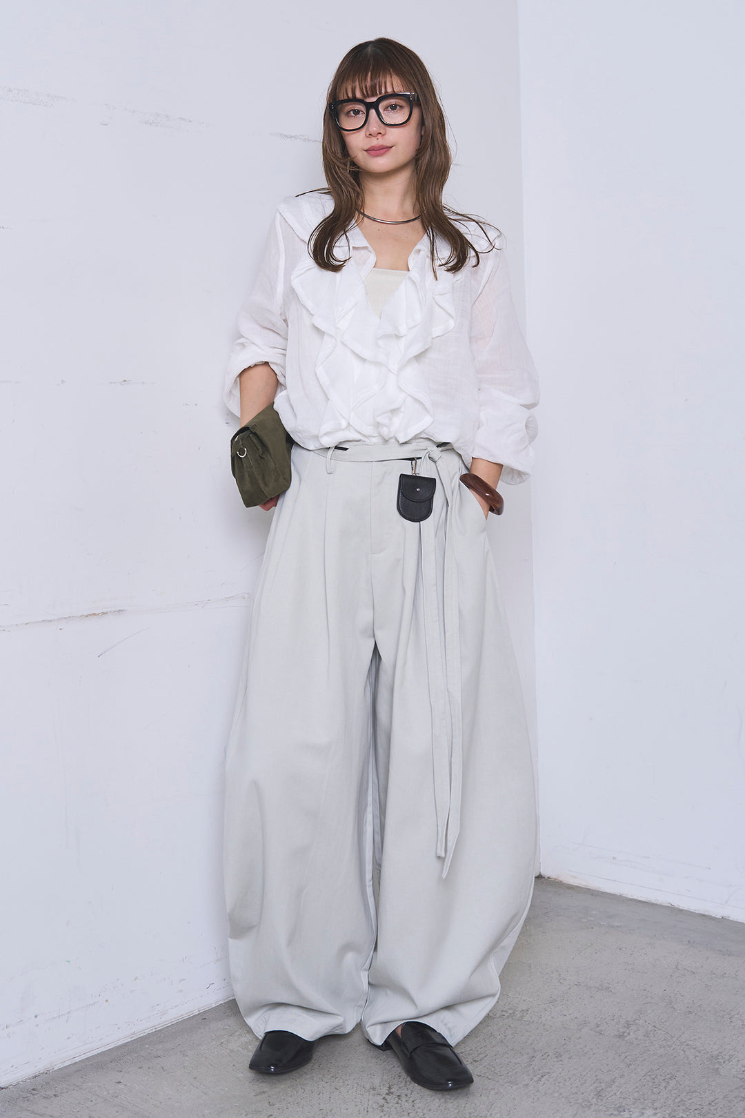 [SET]フリルボタンブラウス+紐ベルト付きカーブワイドパンツ(2set)