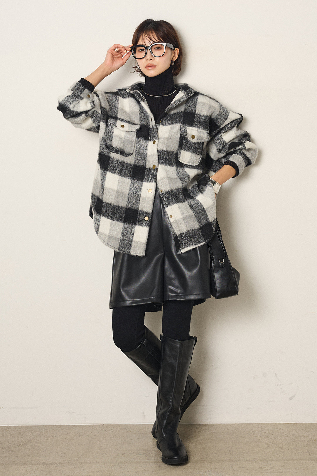 [SET]起毛チェック柄ポケットアウター+ストレッチエコレザーバミューダパンツ+リブニットシームレスタートルプルオーバー(3set)