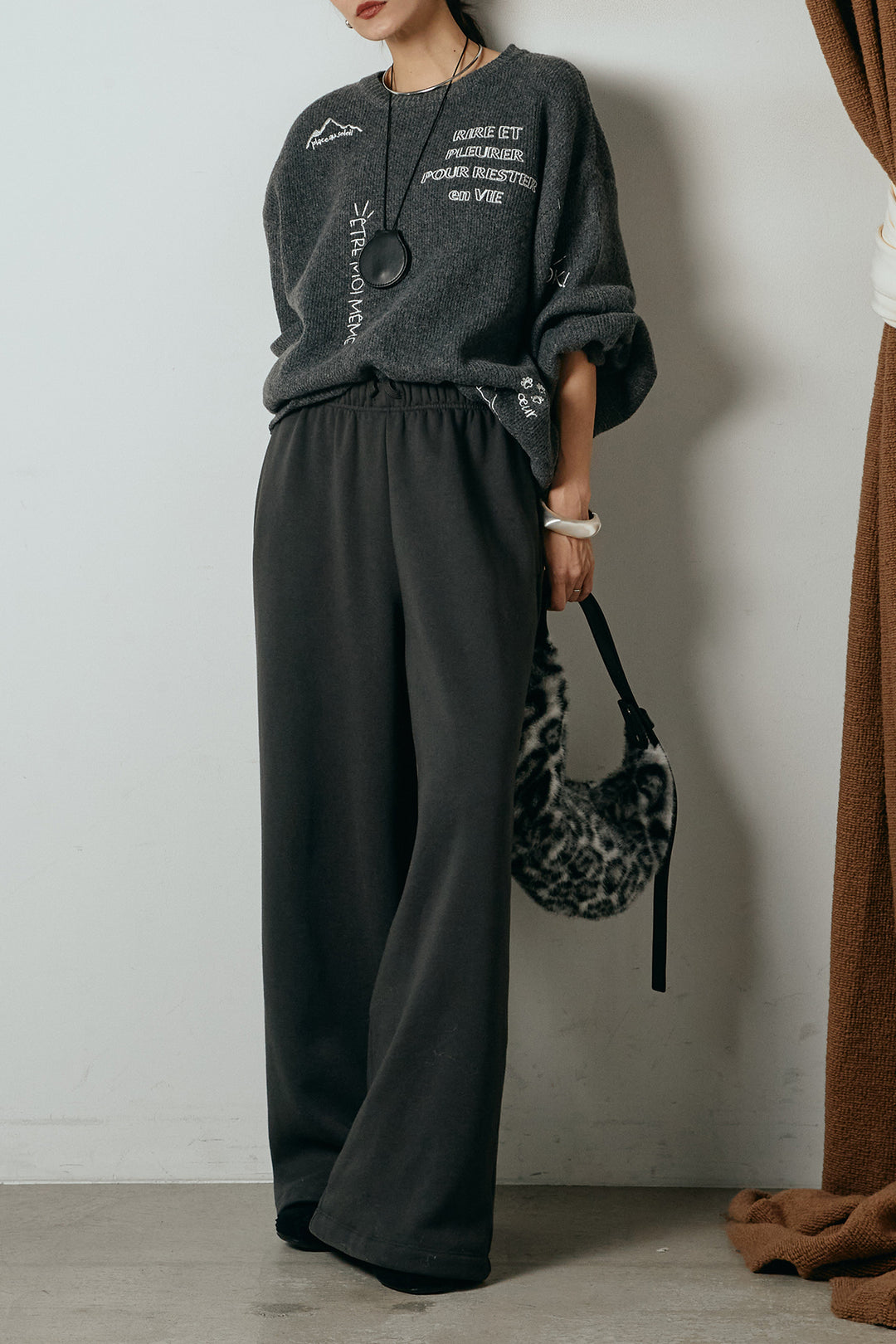 [SET]刺繍ロゴランダムデザインニットトップス+裏起毛スウェットワイドパンツ(2set)