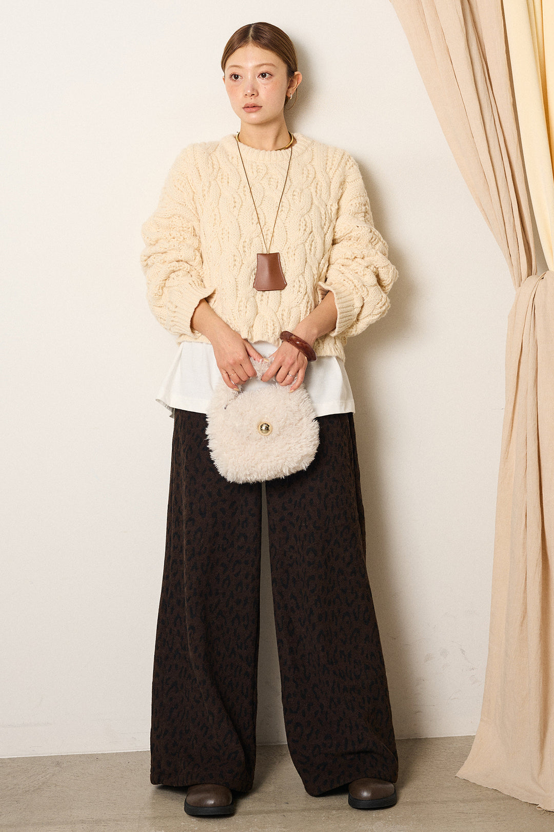 [SET]ケーブルリラックスショートニット+箔プリントBIGシルエットロングスリーブTシャツ+レオパードジャガードニットパンツ(3set)