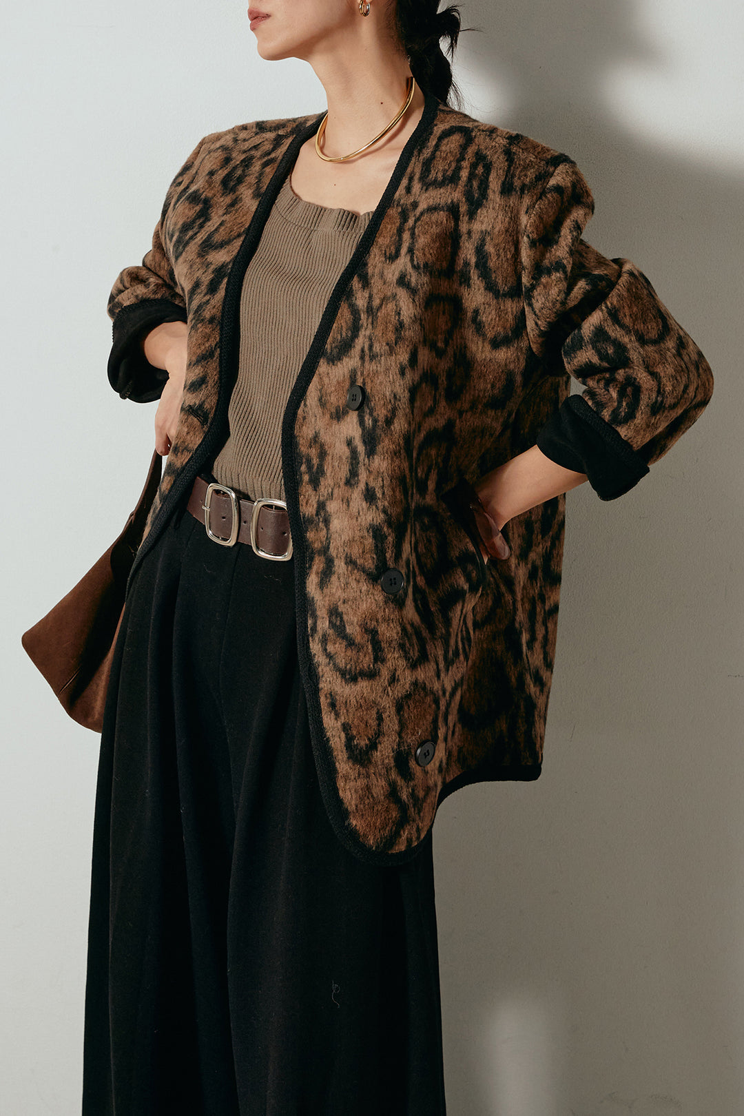 [SET]ノーカラーレオパード柄アウター+フェイクレザー太ベルト付きタックワイドパンツ(2set)