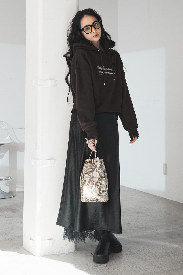 [SET]裏起毛レタリング刺繍フーディショートプルオーバー+ストレッチレースクルーネックインナー+裾レースデザインサテンスカート(3set)