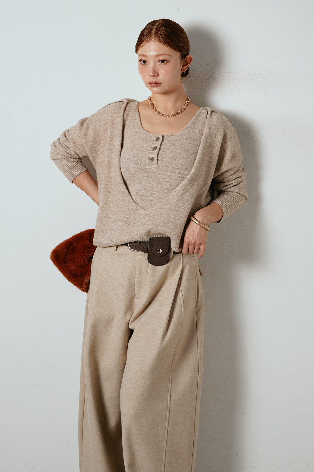 [SET]襟付きレイヤードニットトップス+ポーチベルト付きカーブパンツ(2set)