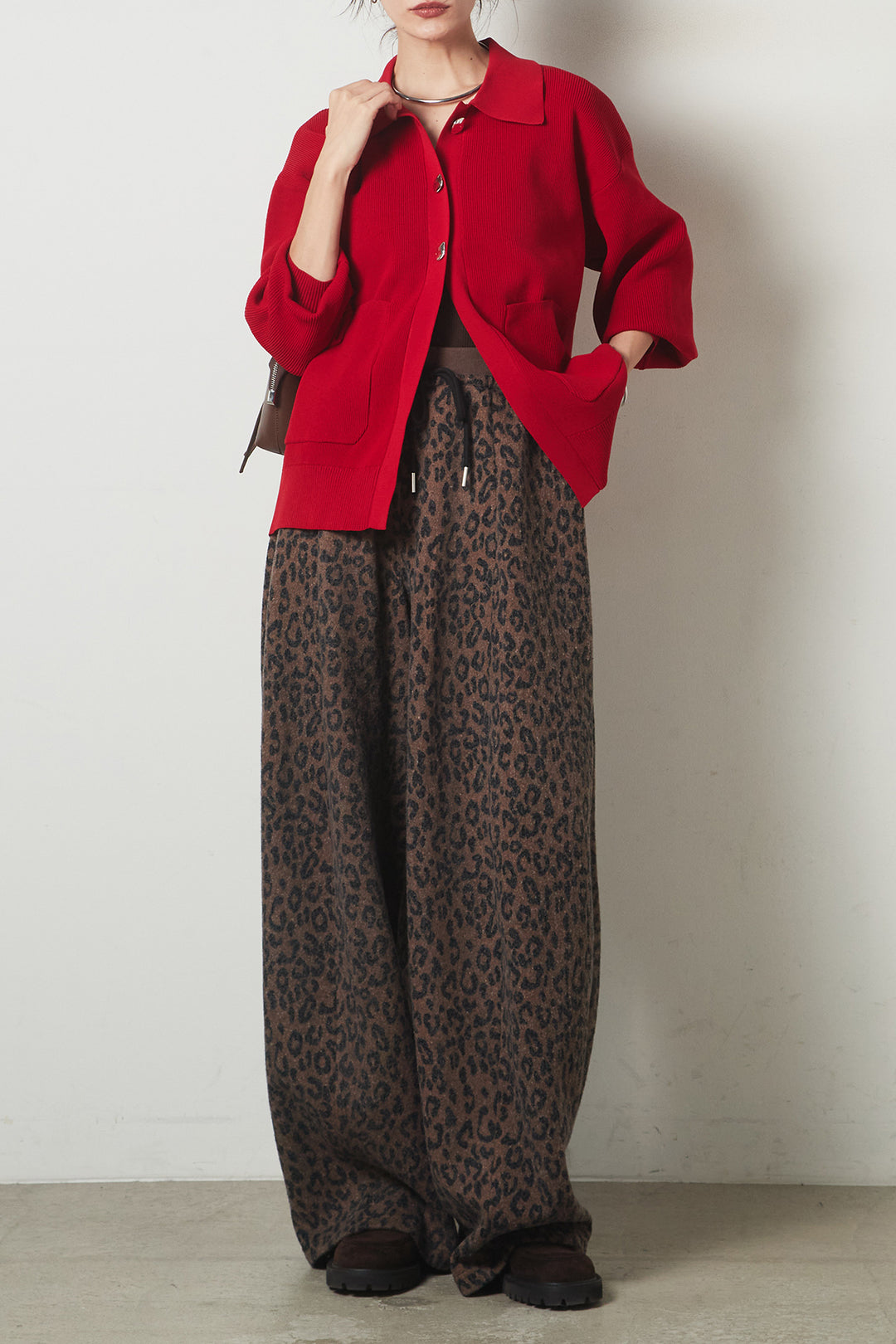 [SET]メタル釦衿付きニットカーディガン+リラックスレオパード柄ワイドパンツ(2set)