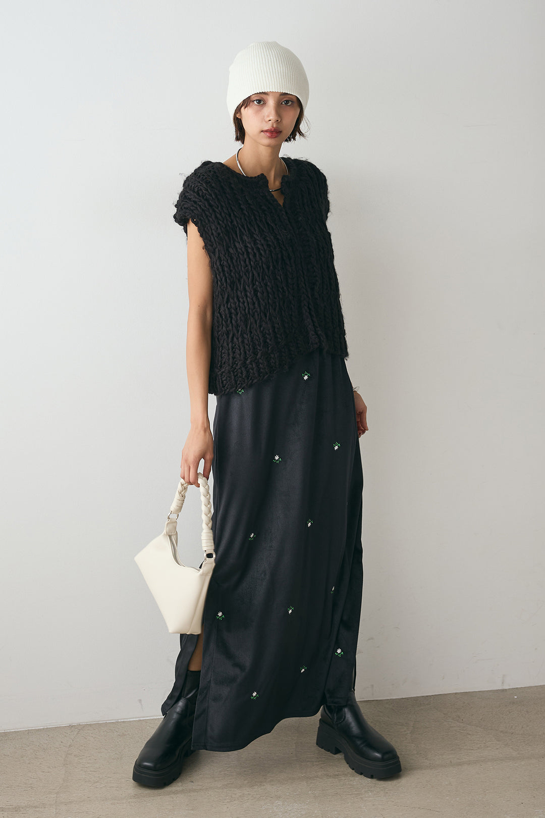[SET]ハンドニットロービングベスト+小花刺繍ベロアキャミワンピース(2set)