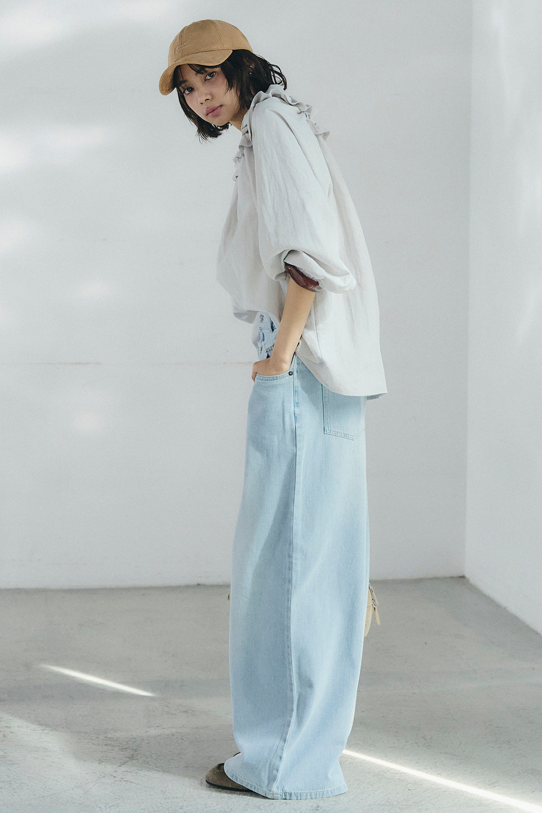 [SET]ネックフリルデザインブラウス+ウエスト裁ち切りデニムワイドパンツ(2set)